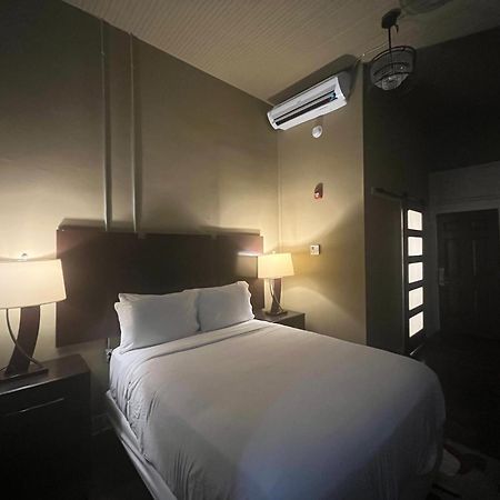 The Skylight Hotel กรีนวิลล์ ภายนอก รูปภาพ