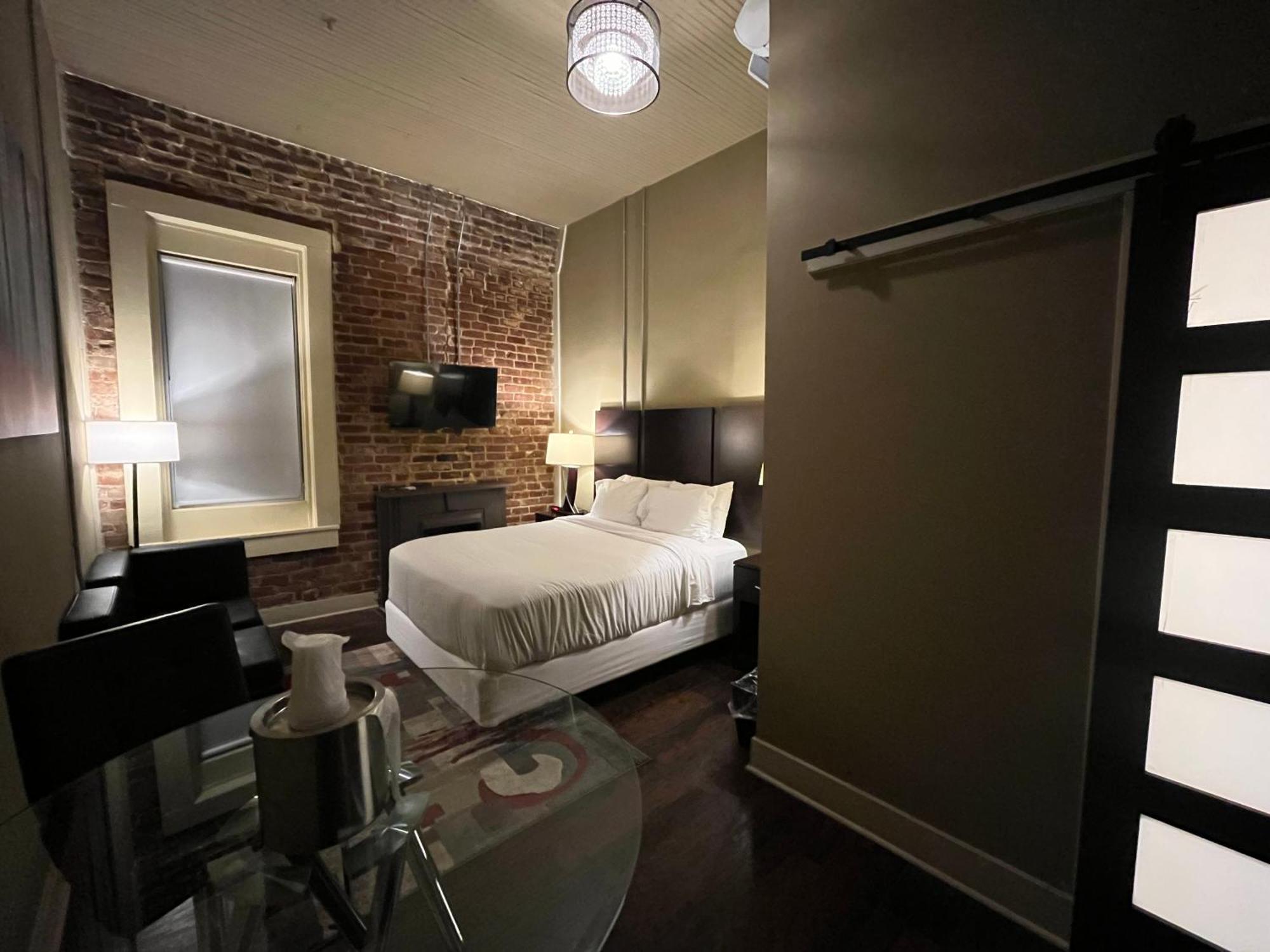 The Skylight Hotel กรีนวิลล์ ภายนอก รูปภาพ